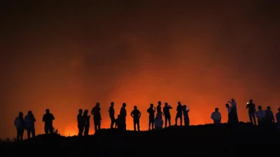 Bursa'da dün çıkan orman yangını rüzgarın etkisiyle büyüdü; alevlerin yaklaştığı