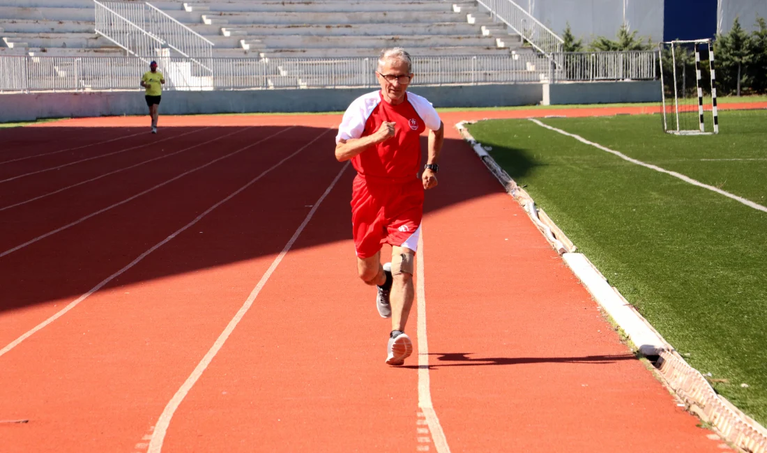 78 Yaşındaki Tekirdağlı Atletin Hedefi Edirne Maratonu’nda Kürsü Tekirdağlı 78 yaşındaki sporcu Ferit Yavuz, Edirne Maratonu’nda kürsüye çıkmak