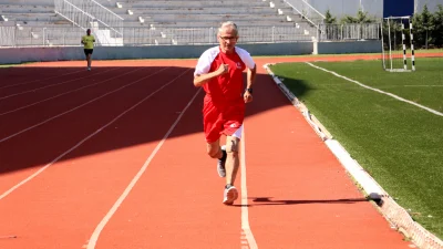 Tekirdağlı 78 yaşındaki sporcu Ferit Yavuz, Edirne Maratonu’nda kürsüye çıkmak