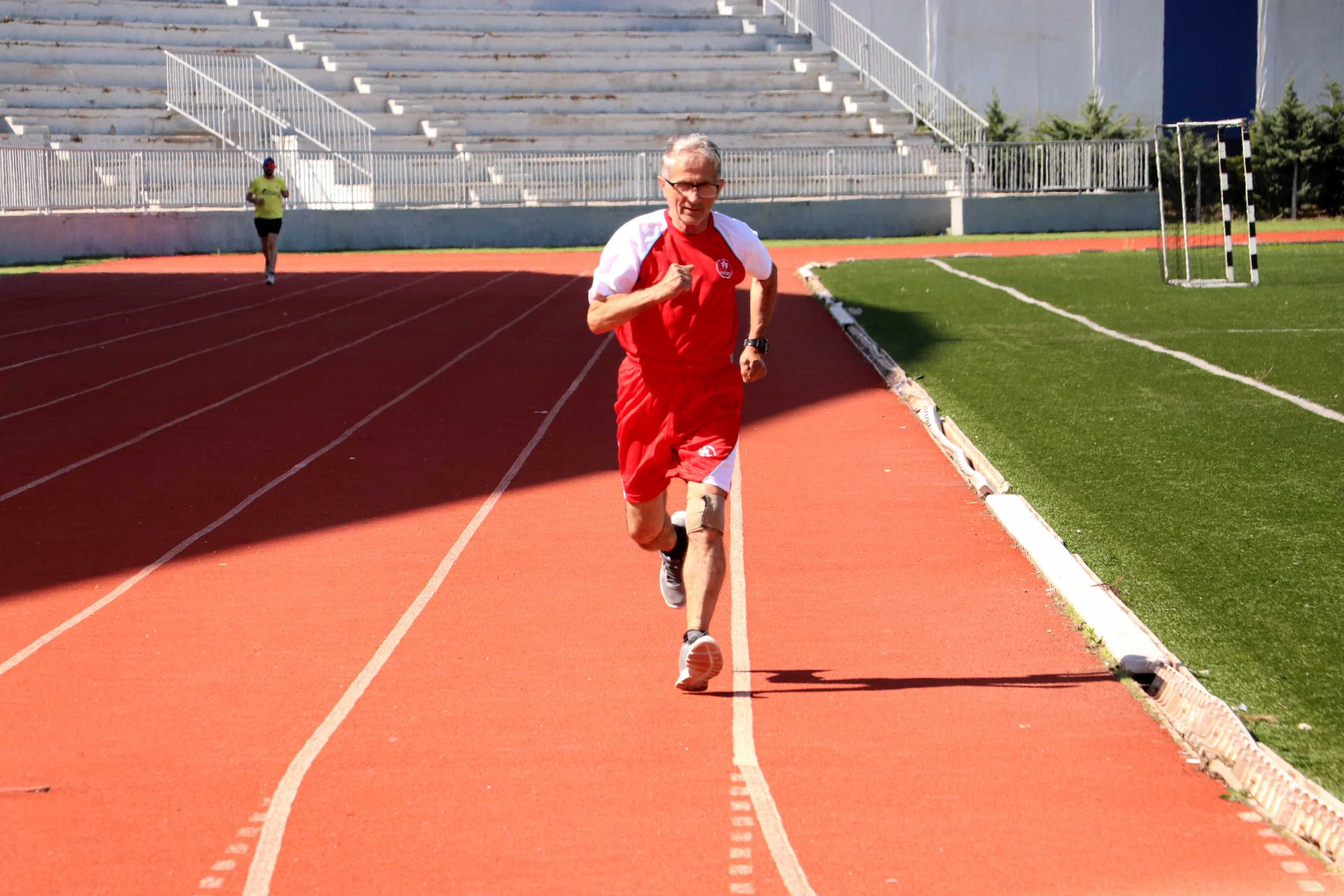 Tekirdağlı 78 yaşındaki sporcu Ferit Yavuz, Edirne Maratonu’nda kürsüye çıkmak