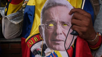  Alvaro Uribe, cezaevindeki bir tanığa rüşvet teklif ederek ifadesini