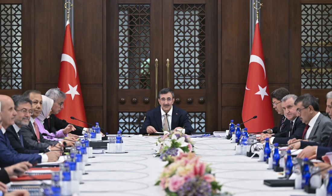 Yılmaz: Sanal Kumar ve Uyuşturucuyla Mücadelede Kararlıyız Cumhurbaşkanı Yardımcısı Yılmaz, bağımlılıkla mücadelede tüm kurumların eşgüdüm içinde çalıştığını