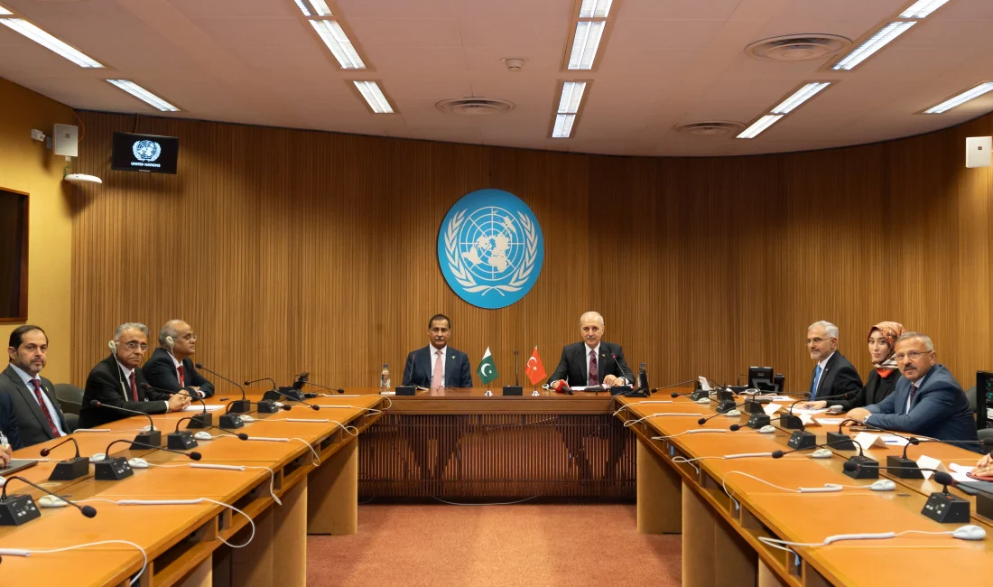  Cenevre’de görüşen TBMM Başkanı Kurtulmuş ve Pakistan Meclis Başkanı