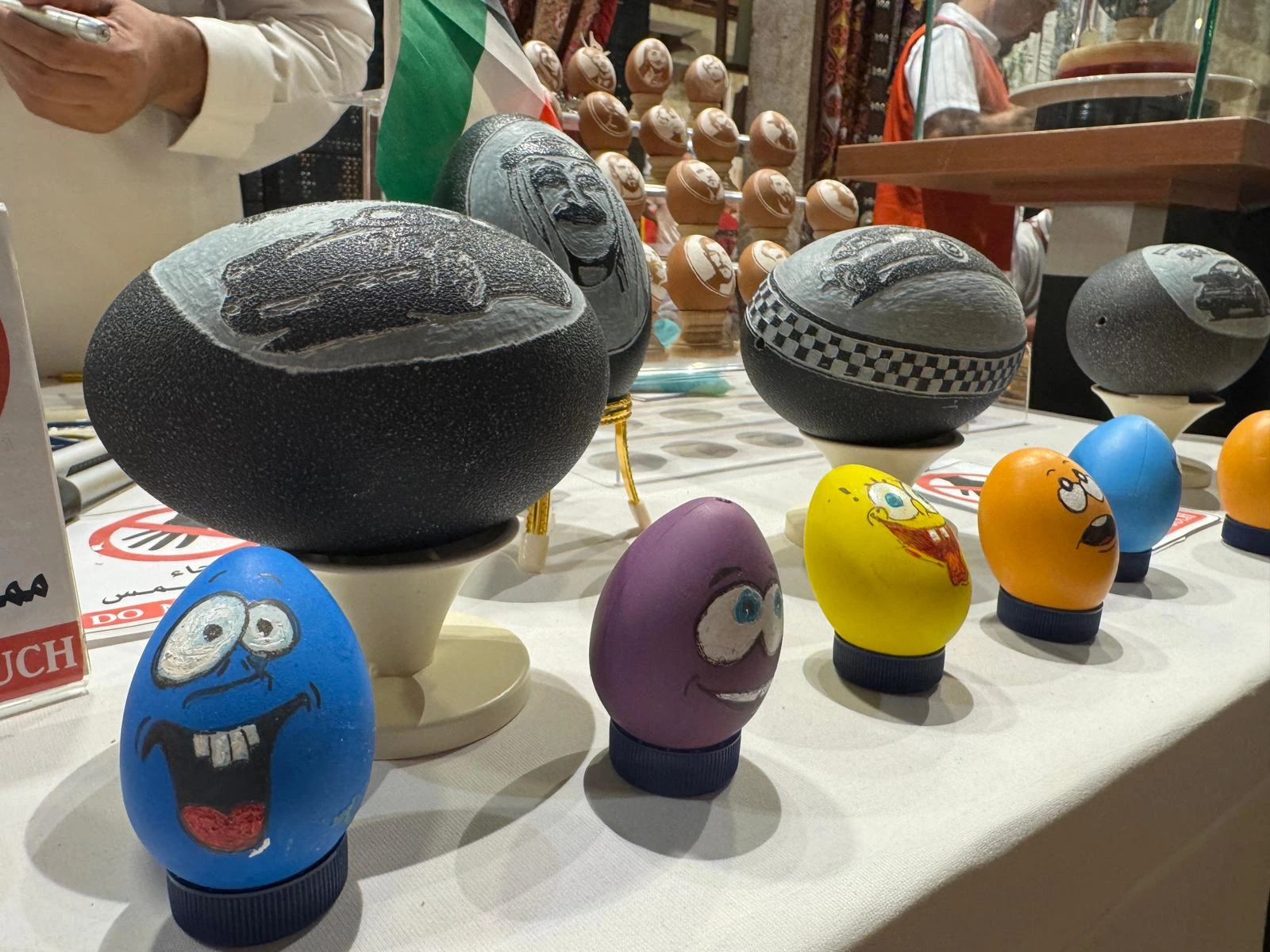 Dünyanın sayılı yumurta süsleme sanatçılarından Kuveytli Sabah N. Asad, eserlerini