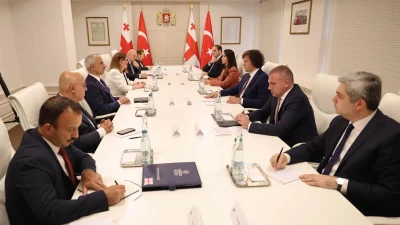 Tiflis'te düzenlenen Türkiye-Gürcistan Karma Ekonomik Komisyon Toplantısı'nda ulaştırma, ticaret ve