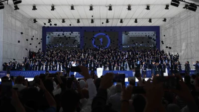 İstanbul Medipol Üniversitesi'nde düzenlenen mezuniyet töreninde 13 bin 362 öğrenci