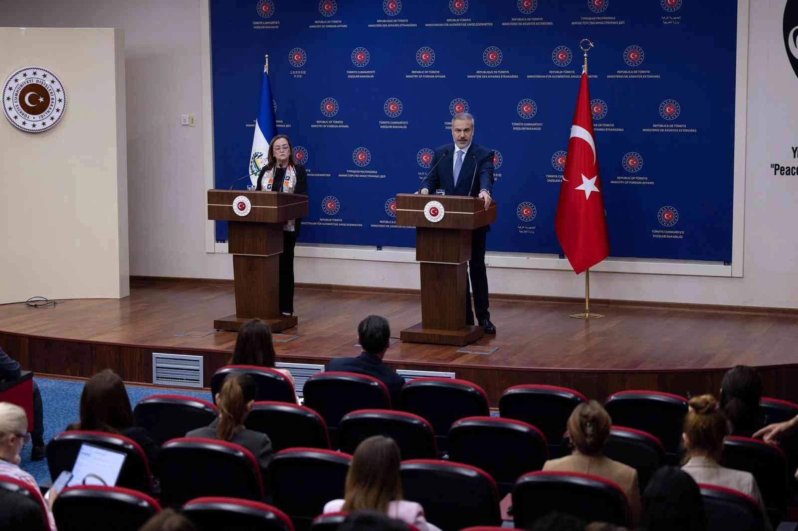 Bakan Fidan, İsrail’in Suriye’de istikrarsızlık yarattığını belirterek, bölünmeye yönelik girişimlerin