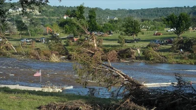 ABD’nin Texas eyaletinde şiddetli yağışlar sonrası sel uyarıları yinelendi; ölü