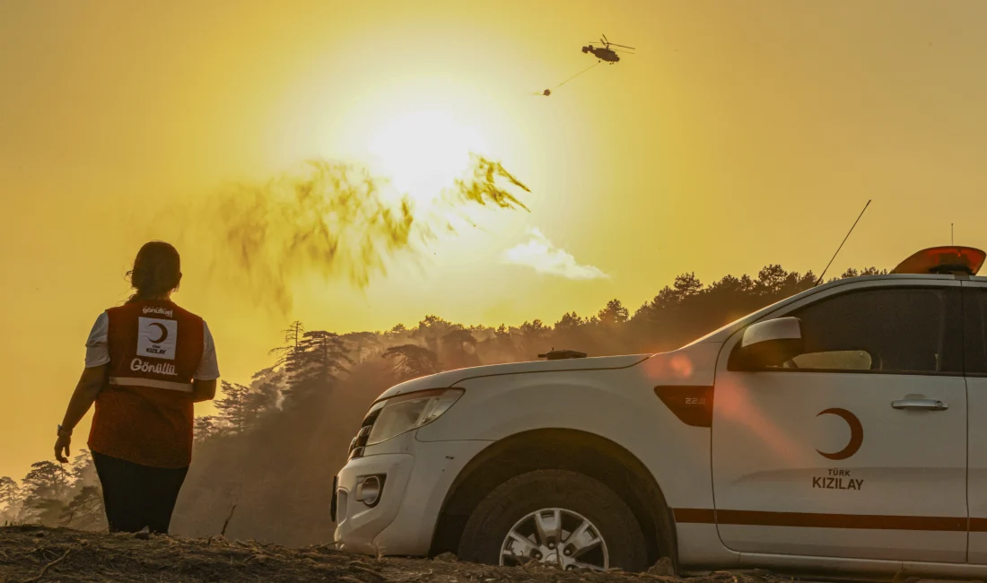 Türk Kızılay, orman yangınlarından etkilenen bölgelerde görevli ekip ve vatandaşlara