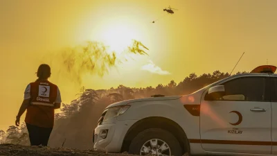 Türk Kızılay, orman yangınlarından etkilenen bölgelerde görevli ekip ve vatandaşlara