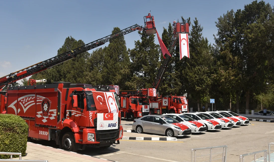 Türkiye’den KKTC’ye 29 Polis ve İtfaiye Aracı Hibe Edildi Türkiye, Kuzey Kıbrıs Türk Cumhuriyeti’ne 29 hizmet aracı hibe etti.