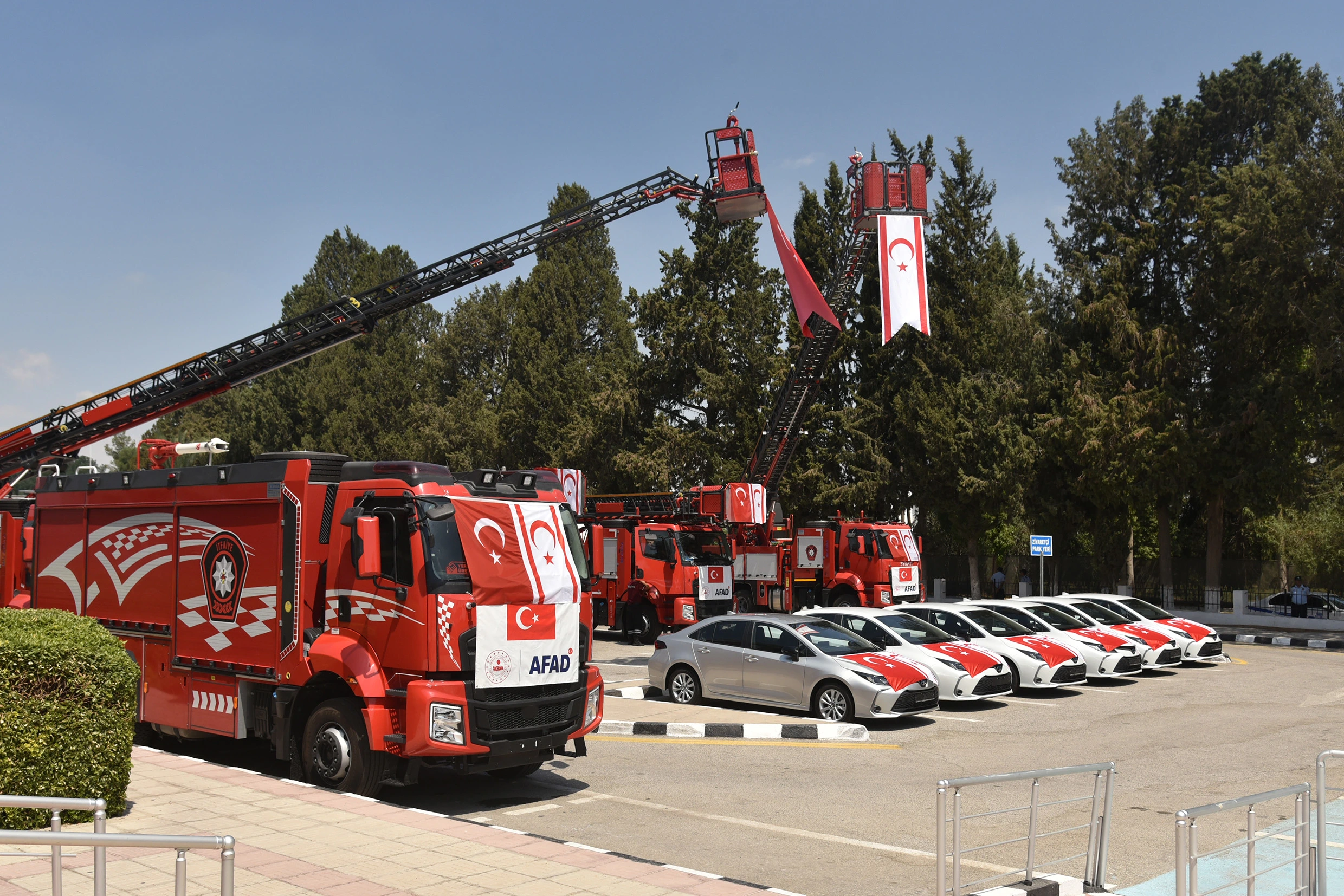 Türkiye, Kuzey Kıbrıs Türk Cumhuriyeti’ne 29 hizmet aracı hibe etti.