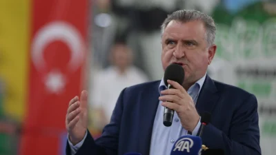 Gençlik ve Spor Bakanı Osman Aşkın Bak, ailelere seslenerek çocuklarını