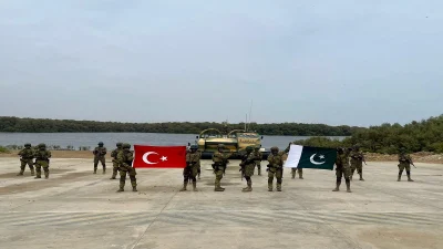 Türk ve Pakistan silahlı kuvvetleri, Karaçi'de düzenlenen amfibi tatbikatla müşterek