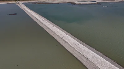 İzmir'in Çeşme ilçesindeki barajda kuraklık nedeniyle su seviyesi kritik seviyeye