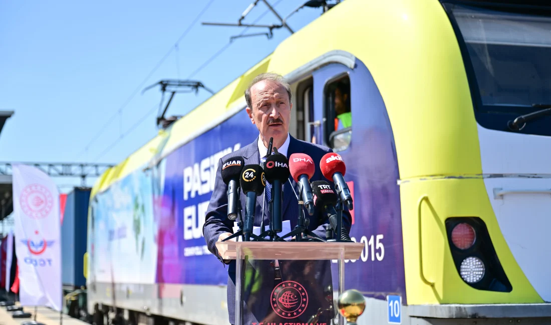 Çin’in Chengdu ve Chongqing şehirlerinden gelen yük trenleri, İstanbul’da düzenlenen