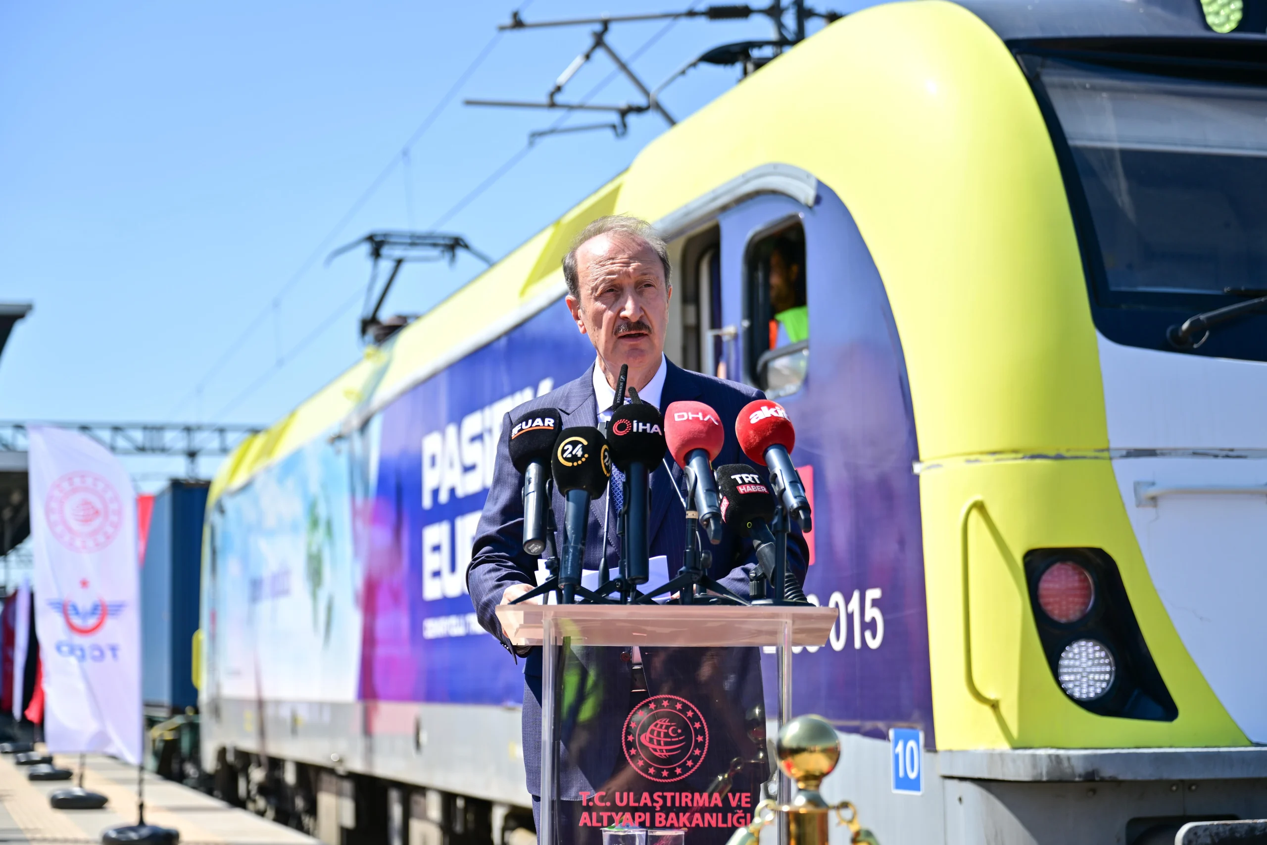 Çin’in Chengdu ve Chongqing şehirlerinden gelen yük trenleri, İstanbul’da düzenlenen
