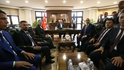 İçişleri Bakanı Ali Yerlikaya, Ağrı’daki temasları kapsamında esnafla bir araya