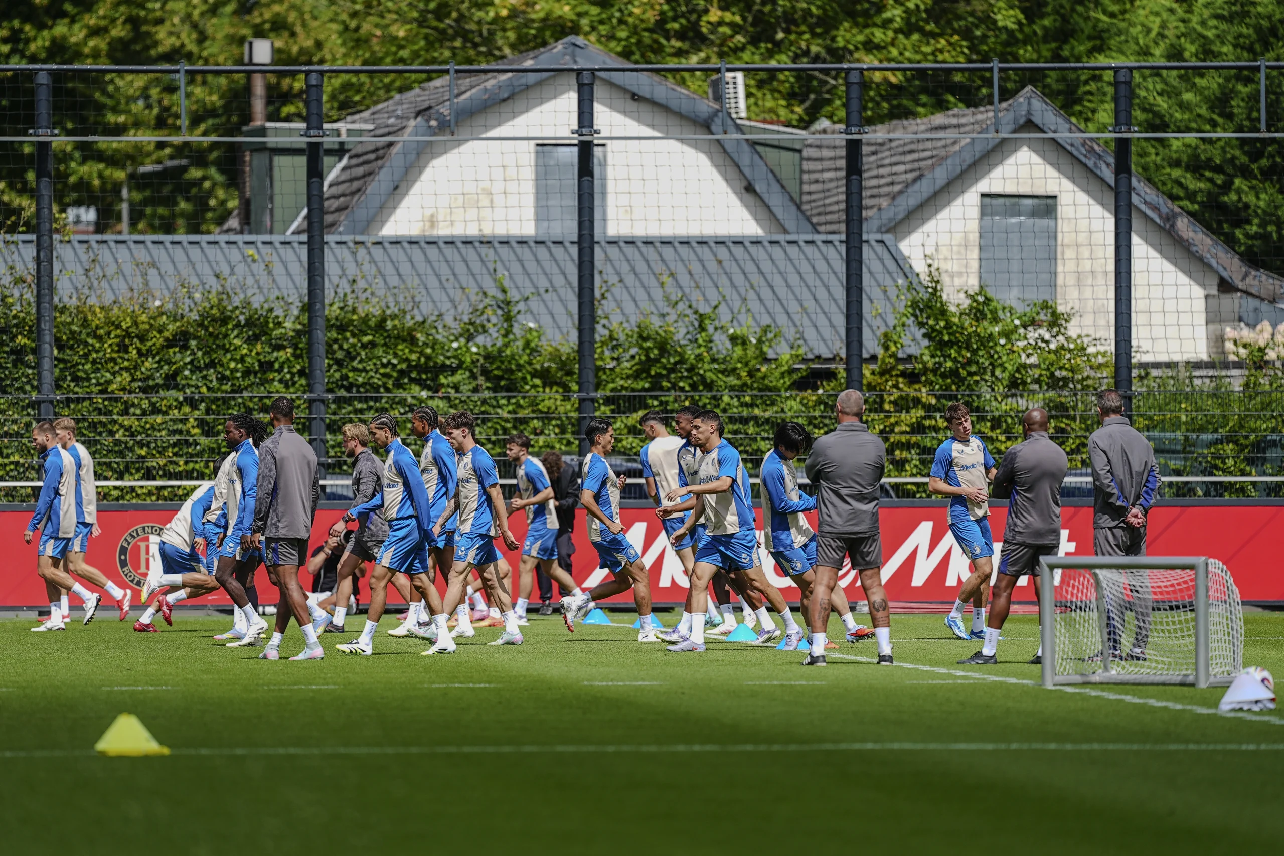  Feyenoord, UEFA Şampiyonlar Ligi’nde Fenerbahçe ile karşılaşacağı kritik mücadele