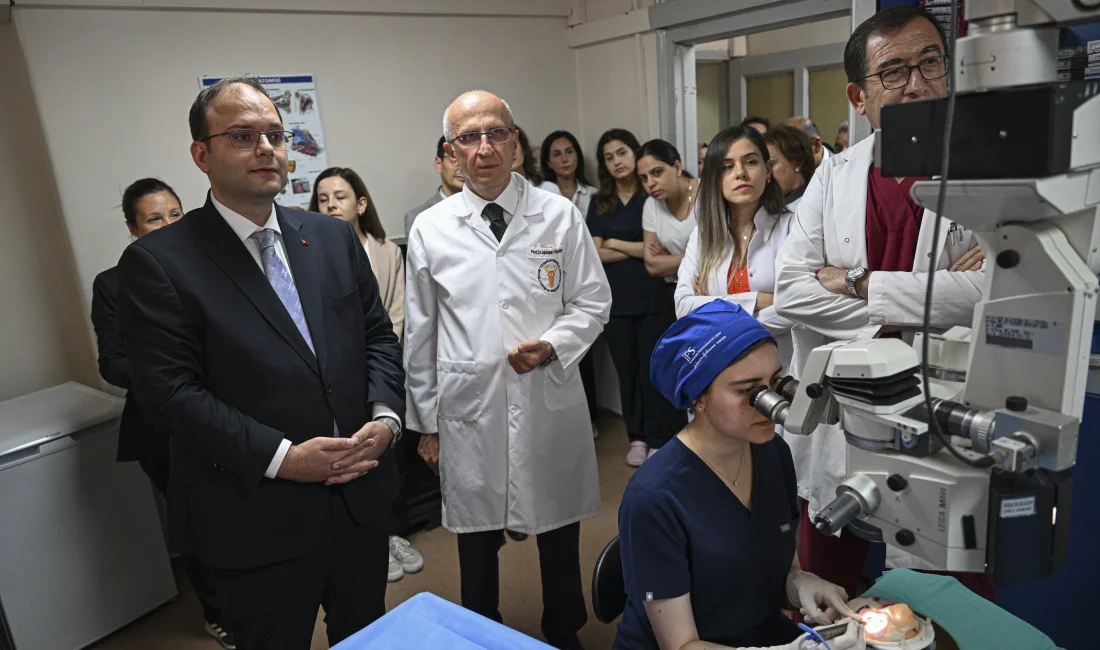 Beyoğlu Göz Hastanesi, göz hekimlerinin ameliyat öncesi eğitimine yönelik Türkiye’nin