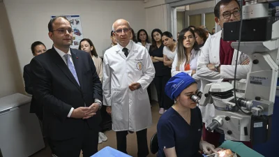 Beyoğlu Göz Hastanesi, göz hekimlerinin ameliyat öncesi eğitimine yönelik Türkiye’nin