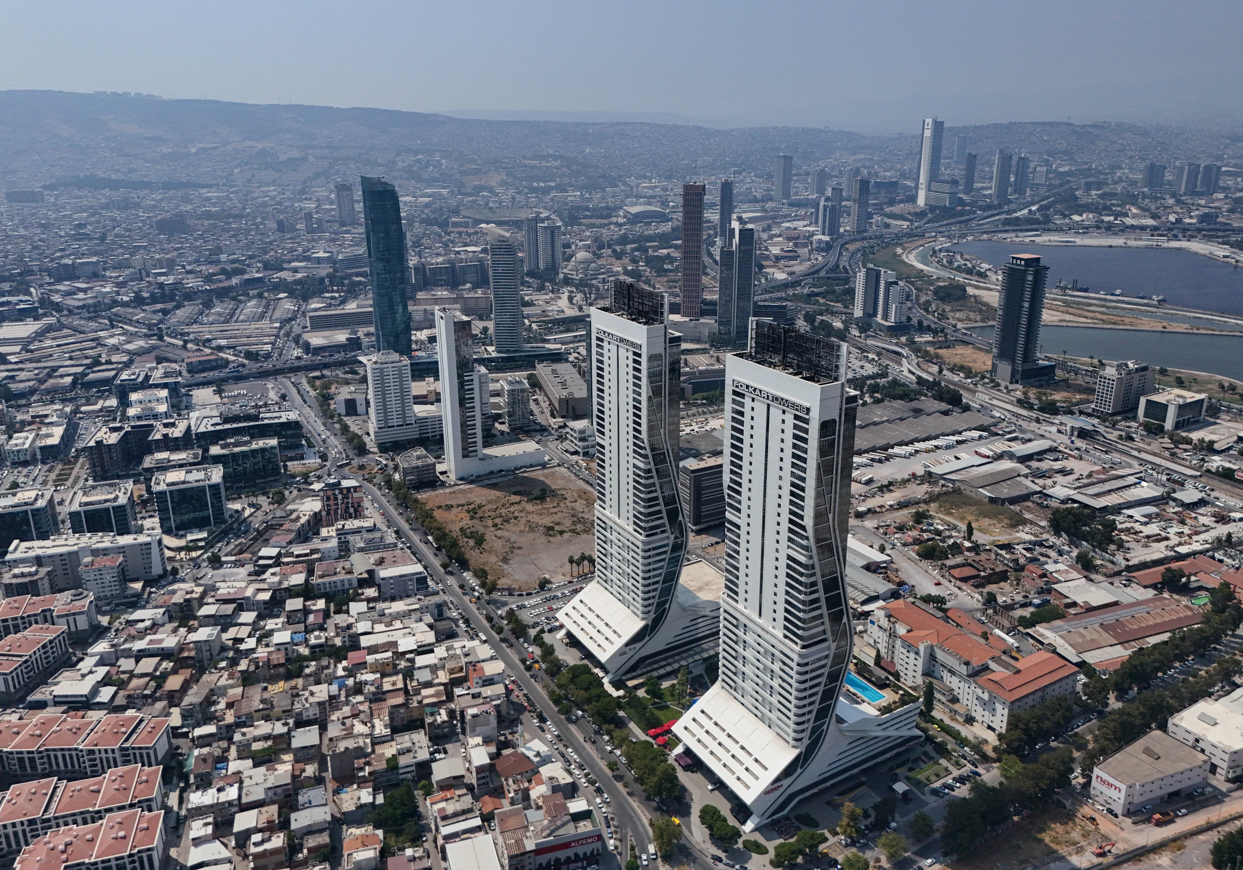 İzmir’de su kaynaklarının azalması nedeniyle başlatılan dönüşümlü su kesintisi öncesi