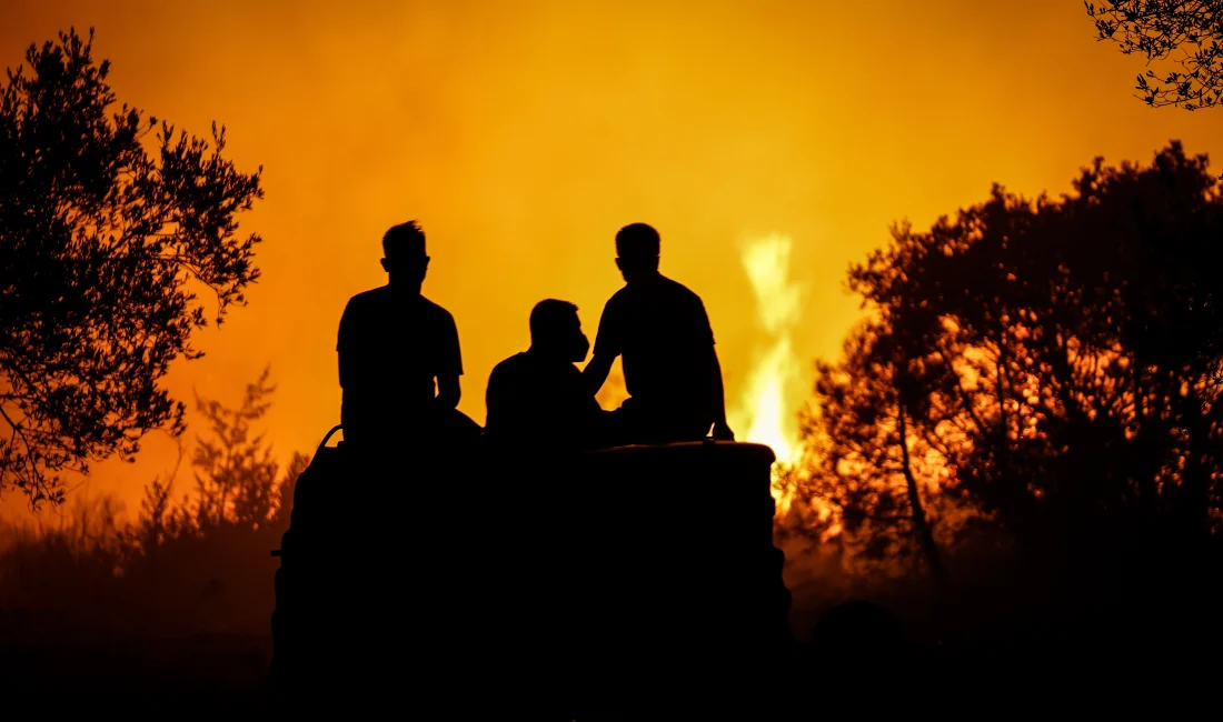 Çanakkale’nin Bayramiç ilçesindeki orman yangınında söndürme çalışmaları ikinci günde devam