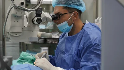 Gazze’de sağlık çalışanları, ağır saldırılar ve açlık altında güçlükle ayakta