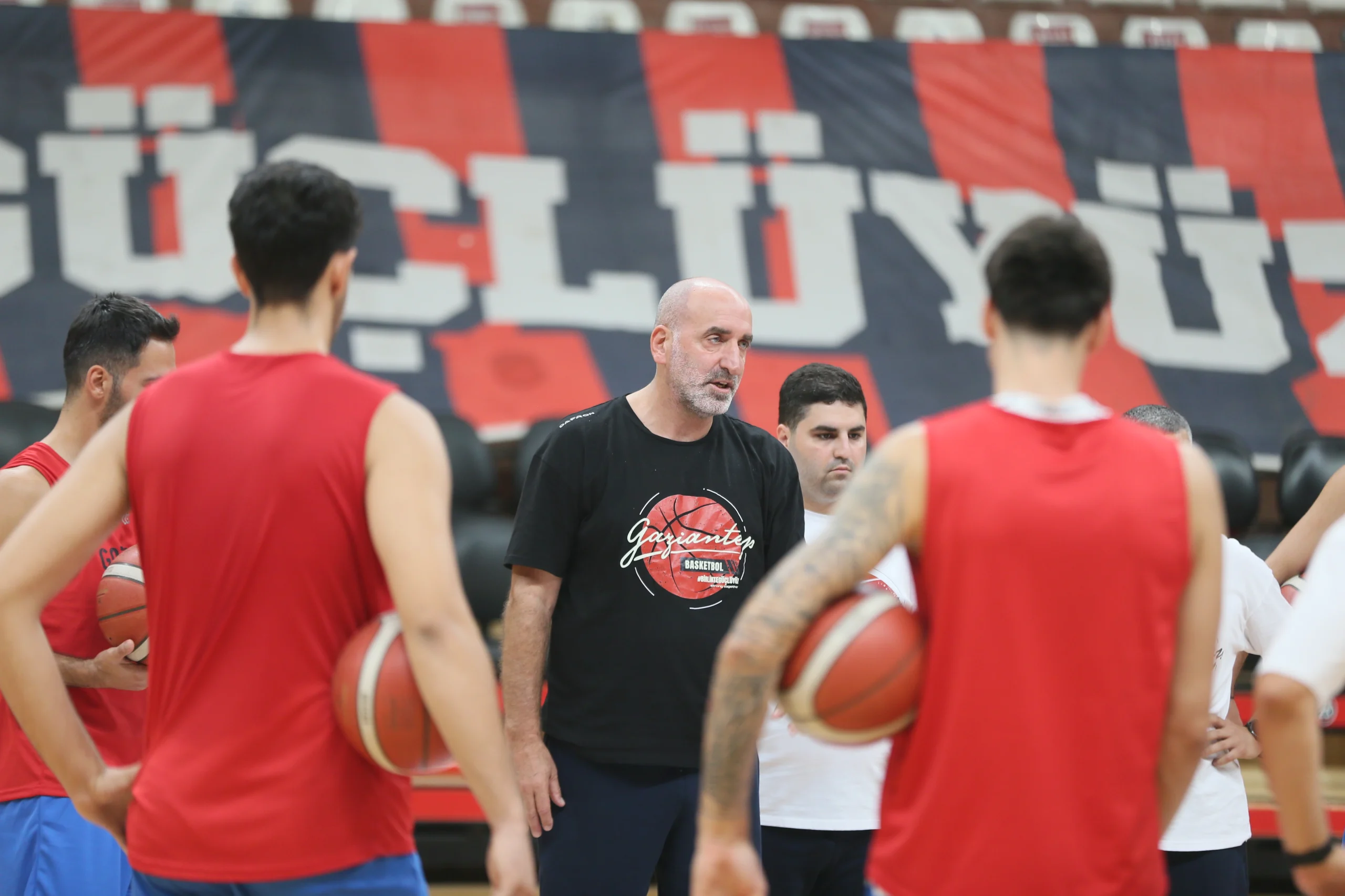 Gaziantep Basketbol, yeni sezonda Süper Lig hedefiyle yola çıktı. Başantrenör