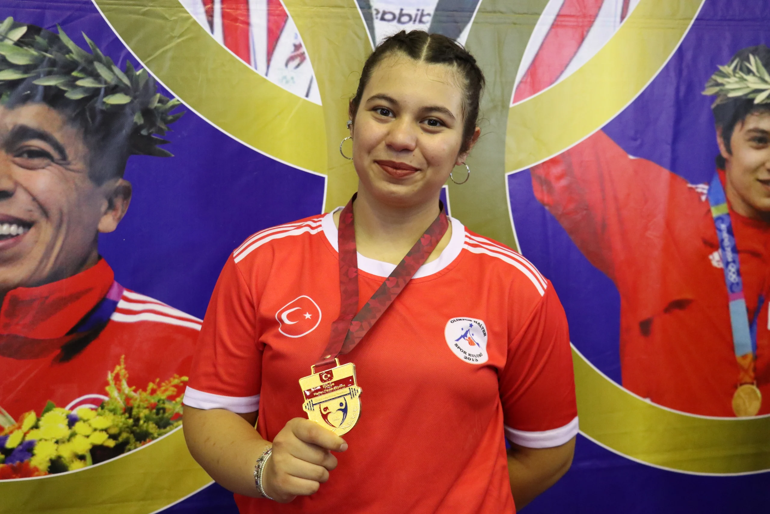 Yıldızlar Kulüpler Türkiye Halter Şampiyonası’nda rekor kıran Zeynep Nur Pehlivan,