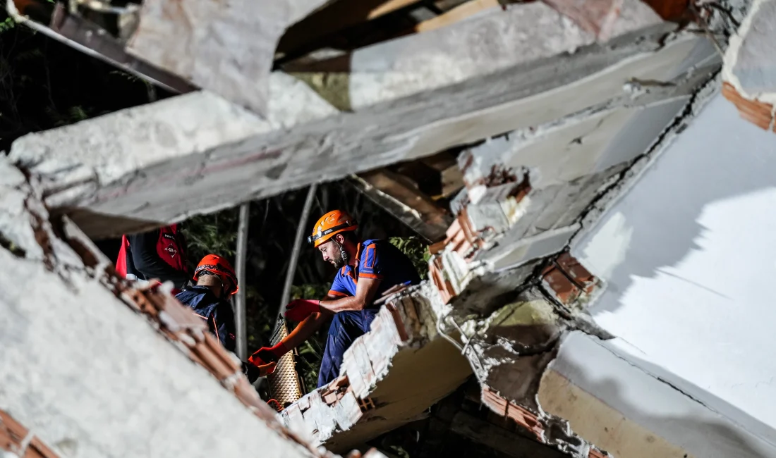 Sındırgı’da 6,1 büyüklüğünde deprem meydana geldi. Birçok ilde hissedilen sarsıntı