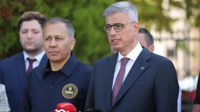 Sağlık Bakanı Kemal Memişoğlu, Sındırgı’da meydana gelen depremde yaralanan 10