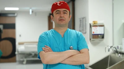 Medipol Bahçelievler Hastanesinde kapalı cerrahiyle gerçekleştirilen operasyonla 19 yaşındaki Ömer