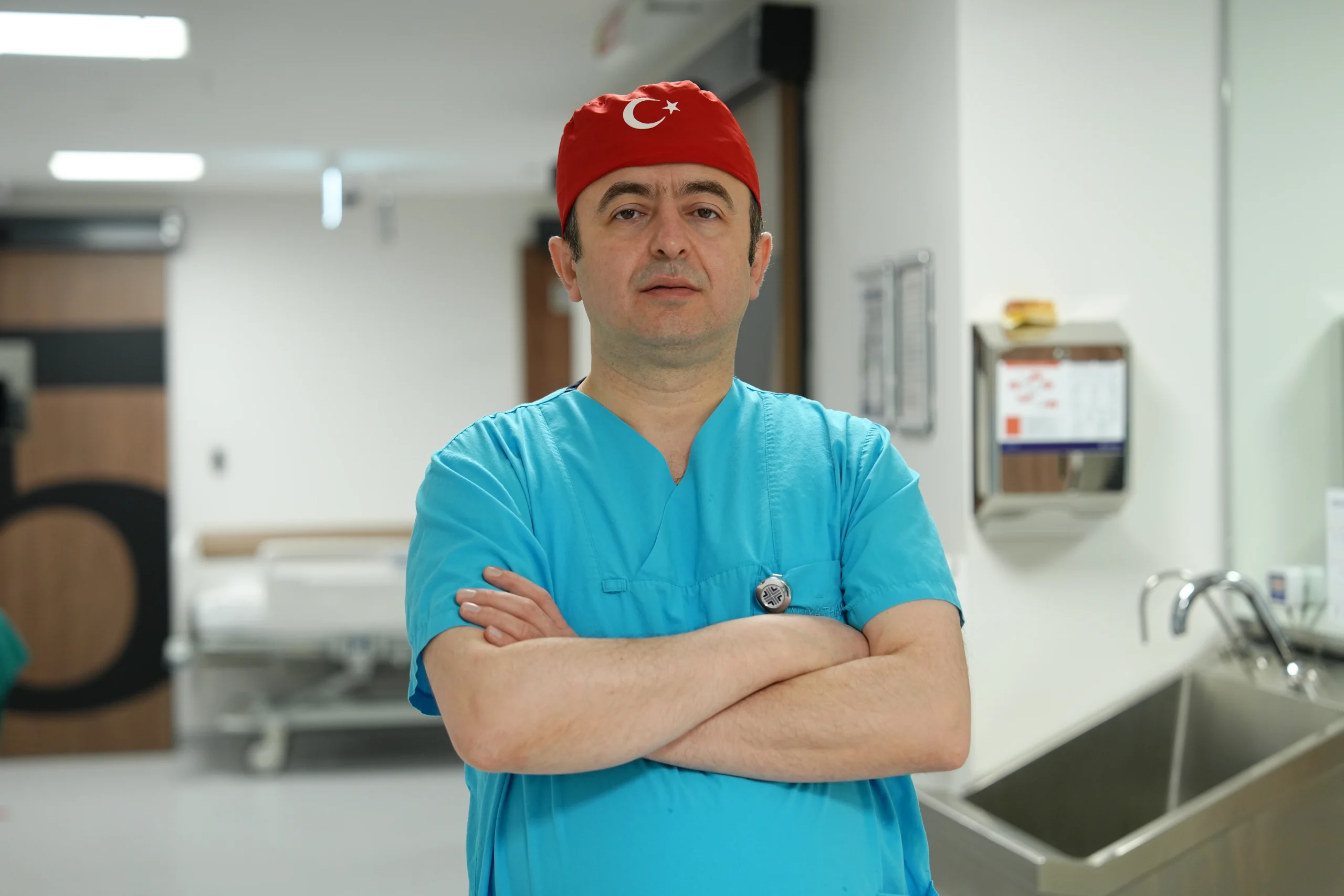 Medipol Bahçelievler Hastanesinde kapalı cerrahiyle gerçekleştirilen operasyonla 19 yaşındaki Ömer