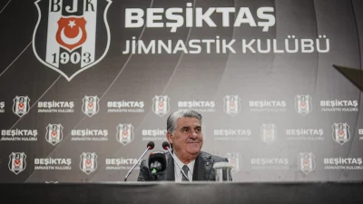 Serdal Adalı: “Beşiktaş’ta planımızdan sapmayacağız” Beşiktaş Başkanı Serdal Adalı, geçmişten gelen mali yükler ve transfer