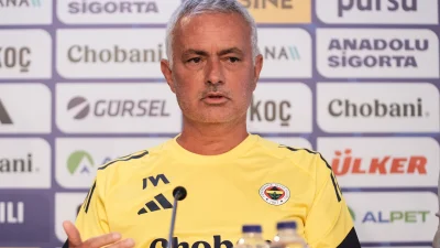 Mourinho: Tek hedefimiz yarınki Feyenoord maçı Mourinho, “Turun yüzde 50-50 olduğunu düşünüyorum, tek hedefimiz yarınki maç”