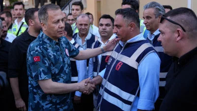 Bakan Yerlikaya, Balıkesir Sındırgı’daki deprem sonrası bölgeyi ziyaret etti: “Deprem