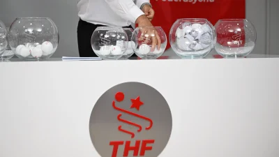 Hentbolda Yeni Sezon Fikstürü ve Kupalar Belli Oldu Hentbolda yeni sezon fikstürü çekildi. THF Başkanı Çebi, “Hem sahada