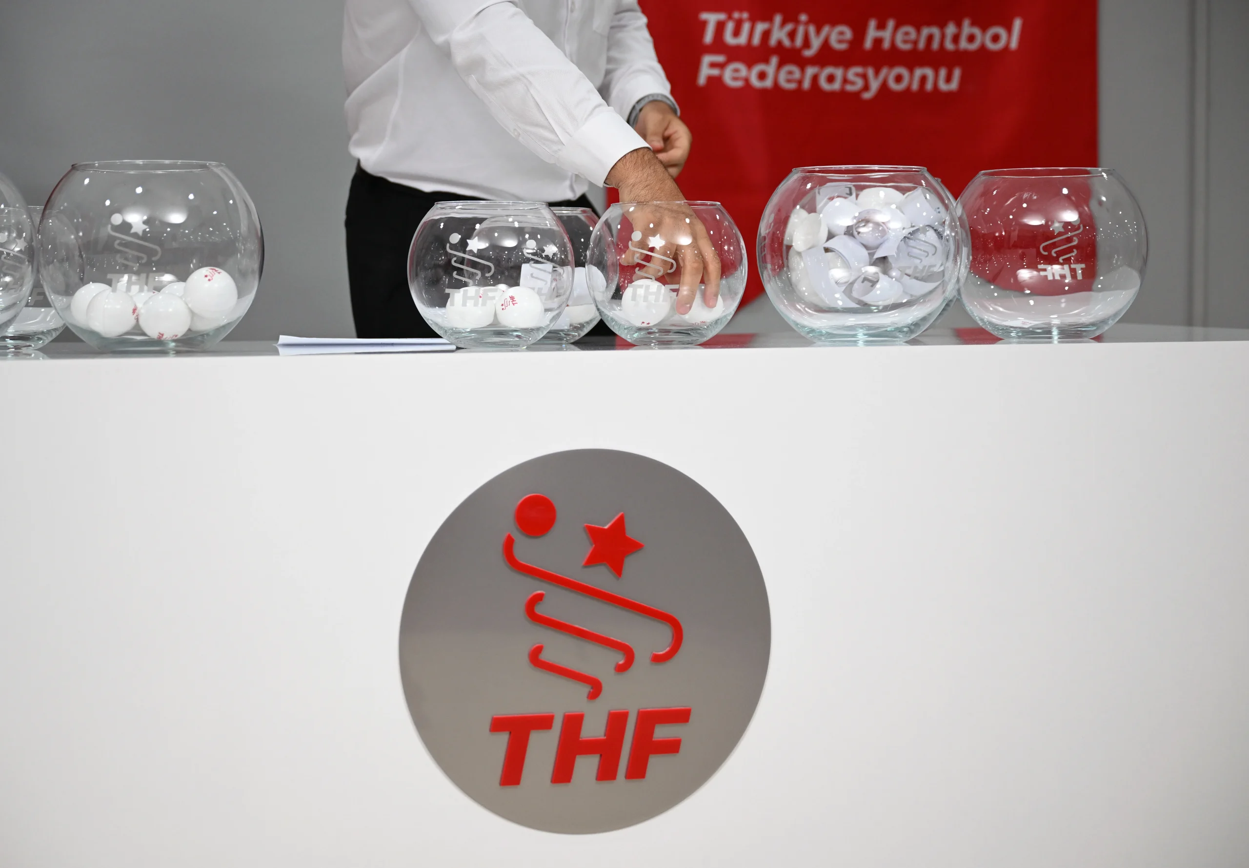 Hentbolda yeni sezon fikstürü çekildi. THF Başkanı Çebi, “Hem sahada