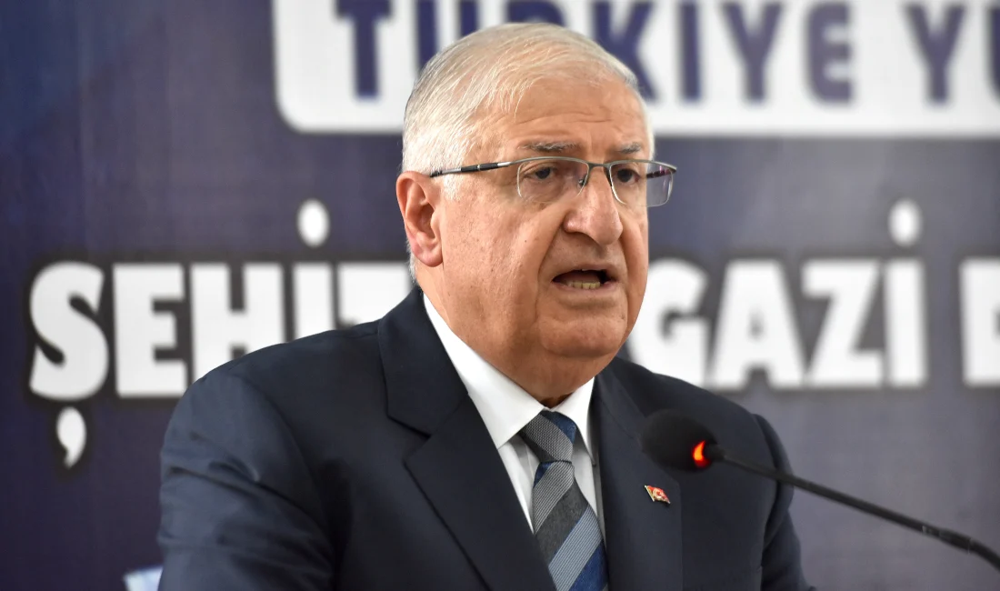 Bakan Güler: “Terörsüz Türkiye, Hakkari’nin Gerçek Potansiyelini Ortaya Çıkaracak” Hakkari’de konuşan Milli Savunma Bakanı Yaşar Güler, “Terörsüz Türkiye”