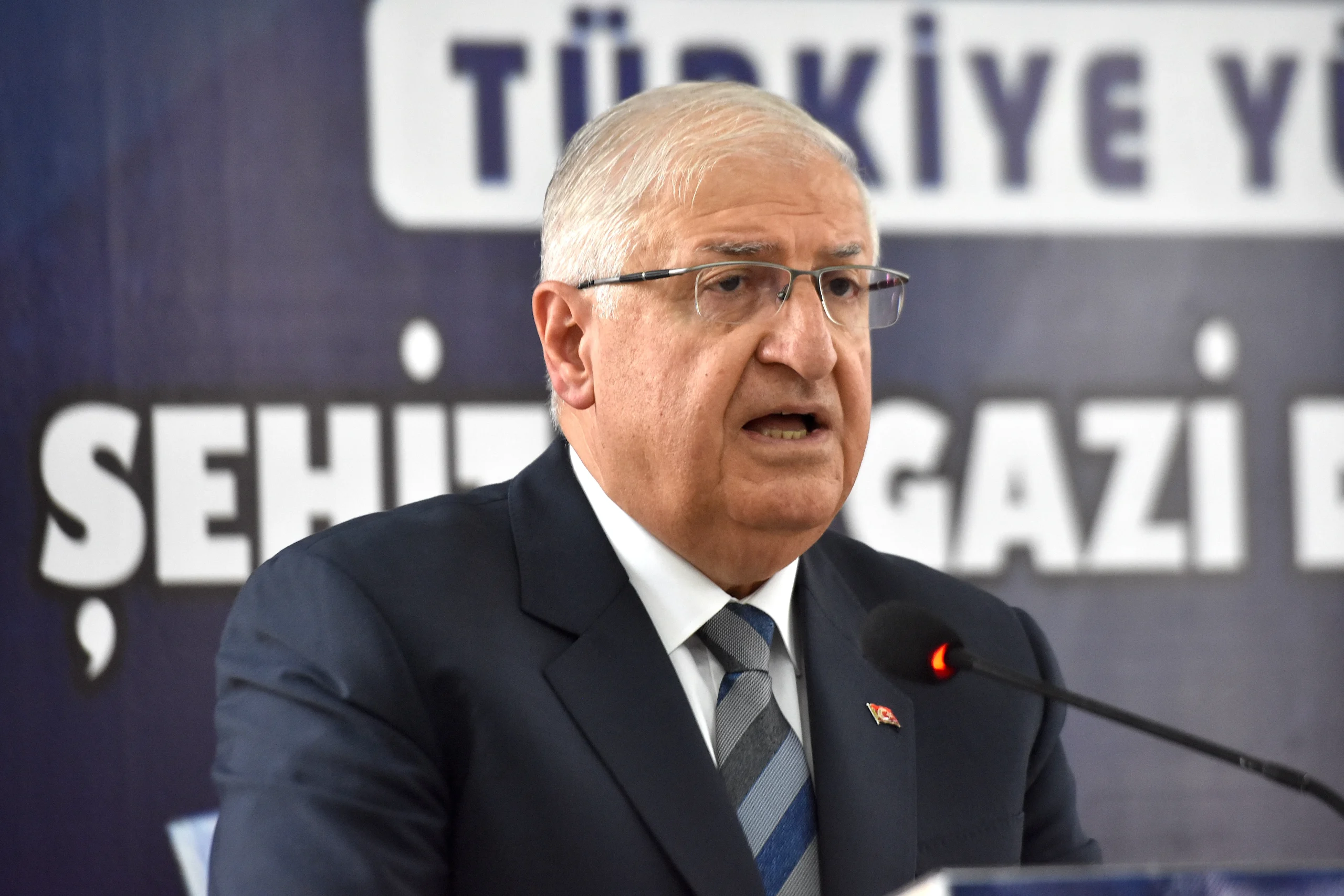  Hakkari’de konuşan Milli Savunma Bakanı Yaşar Güler, “Terörsüz Türkiye”