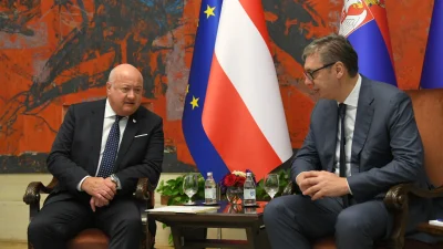 Belgrad’da konuşan Avusturya Başbakanı Stocker, Sırbistan-Kosova diyalog sürecinin alternatifi olmadığını