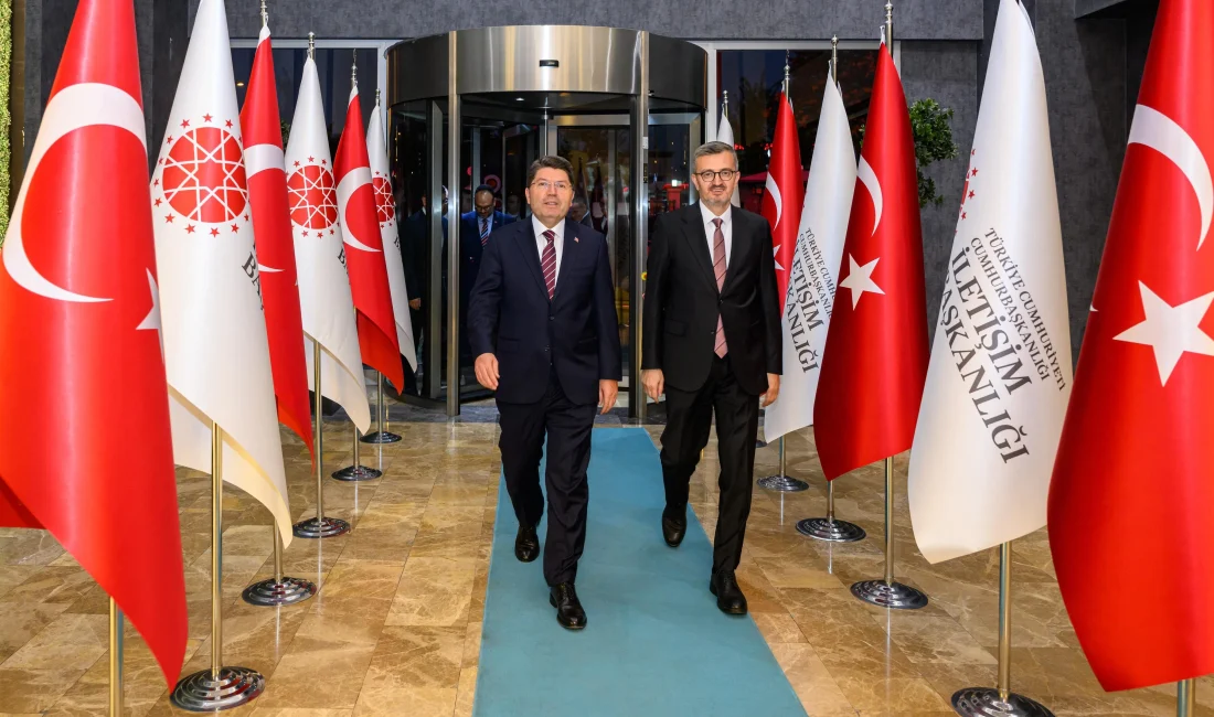 Bakan Tunç ve İletişim Başkanı Duran’dan “Dezenformasyonla Mücadele” Görüşmesi Adalet Bakanı Tunç, İletişim Başkanı Duran ile doğru bilgilendirme ve