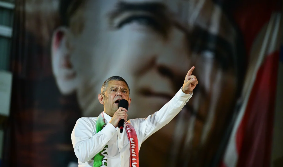 Bayrampaşa’daki mitingde konuşan CHP Genel Başkanı Özgür Özel, yolsuzluk dosyaları