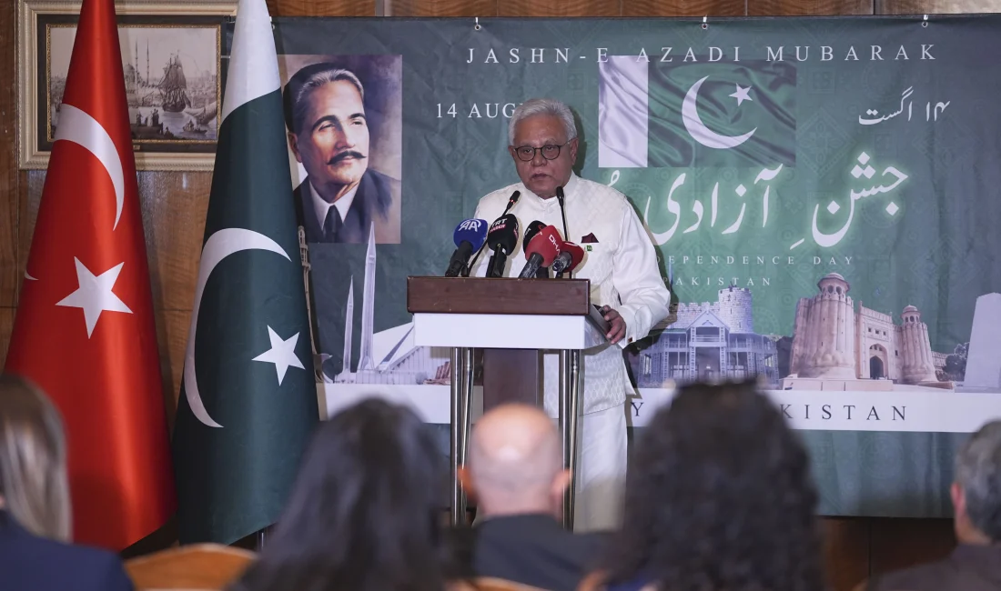 Ankara’da Pakistan’ın Bağımsızlık Günü Coşkuyla Kutlandı Pakistan’ın Ankara Büyükelçiliğinde düzenlenen resepsiyon, iki ülke arasındaki kardeşlik ve