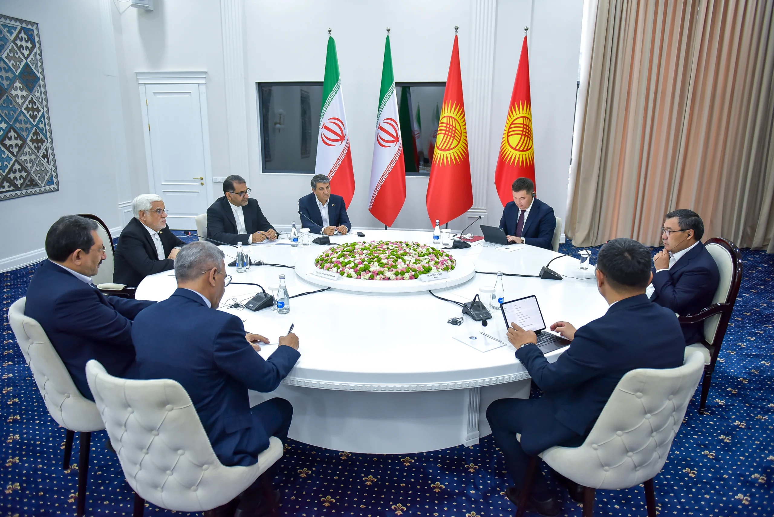 Caparov, İran limanları üzerinden okyanusa erişimin kolaylaşacağını, bu işbirliğinin iki