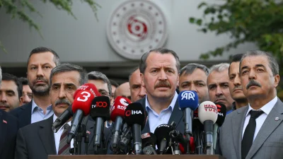 Hükümetin memur ve emekli taban aylıklarına 1000 lira zam önerisi,