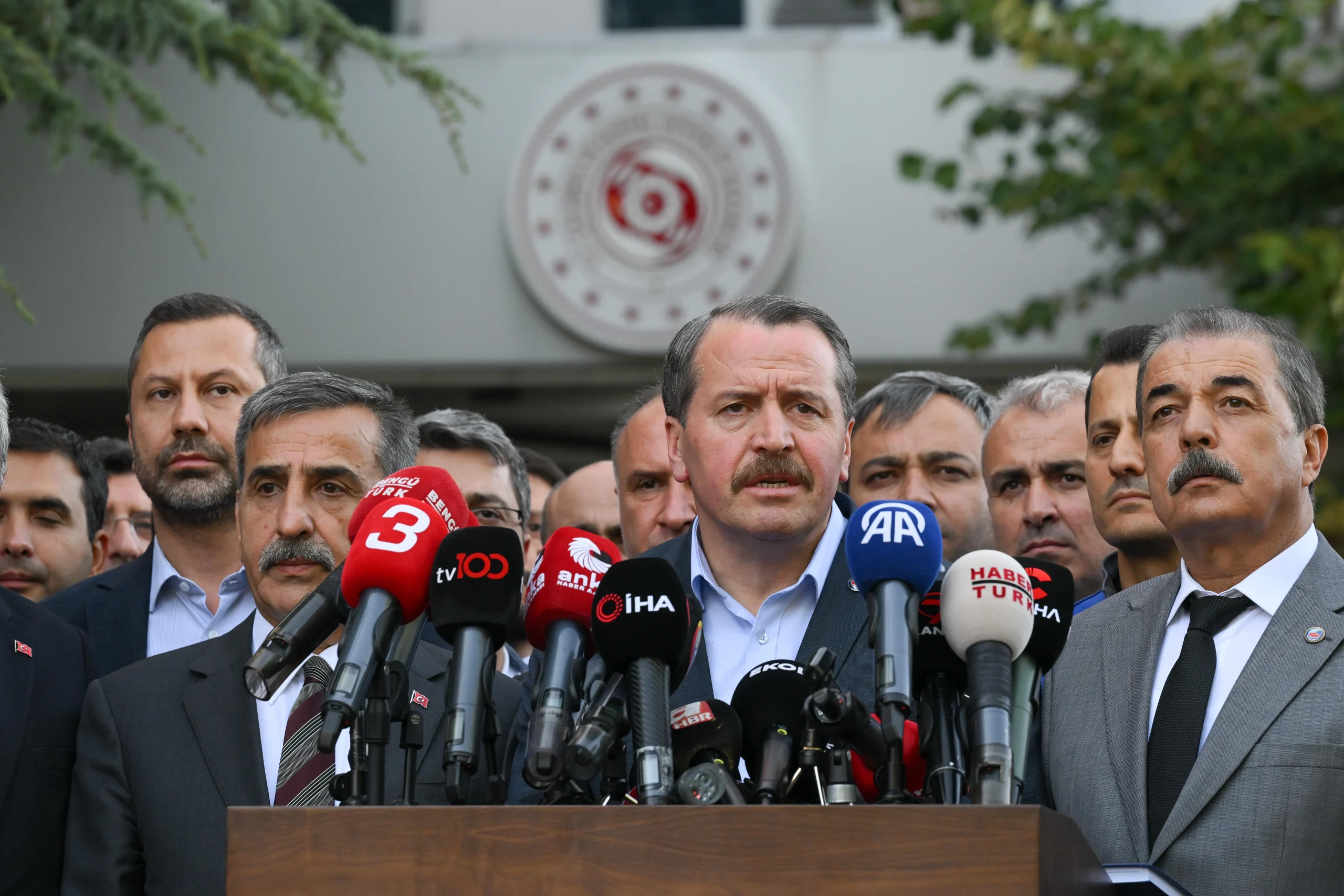 Hükümetin memur ve emekli taban aylıklarına 1000 lira zam önerisi,