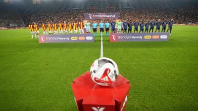 Göztepe ile Fenerbahçe İzmir’de golsüz berabere kaldı Trendyol Süper Lig’in 2. haftasında Göztepe ile Fenerbahçe, İzmir’de oynanan