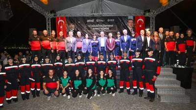 Kocaeli’nin Gölcük ilçesinde 17 Ağustos Marmara Depremi’nin yıl dönümünde anma